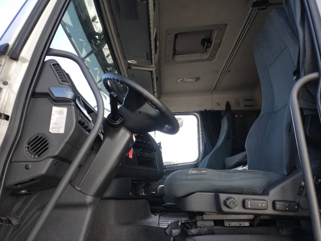 Volvo FH460 6x2 veturi kääntyvä teli - Tegljač: slika 4 Volvo FH460 6x2 veturi kääntyvä teli - Tegljač: slika 4