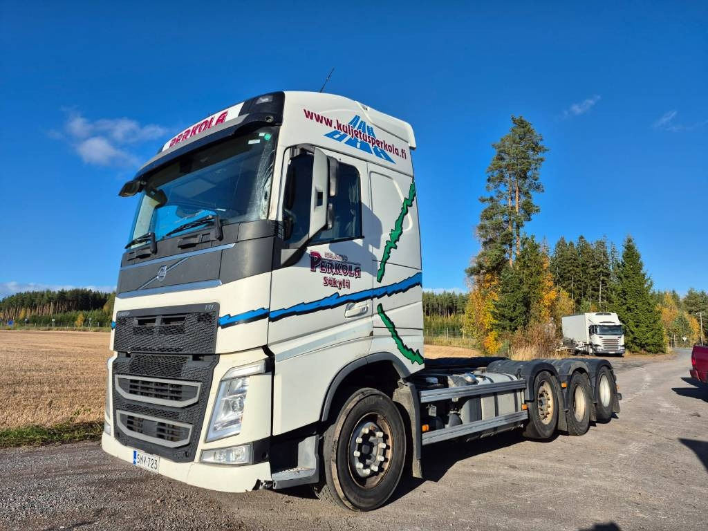 Volvo FH500 8x2 alusta - Kamion sa golom šasijom i zatvorenom kabinom: slika 1 Volvo FH500 8x2 alusta - Kamion sa golom šasijom i zatvorenom kabinom: slika 1