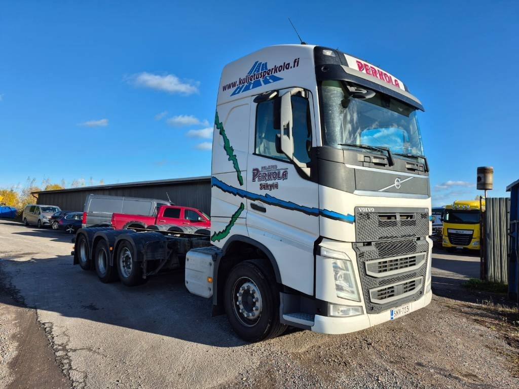 Volvo FH500 8x2 alusta - Kamion sa golom šasijom i zatvorenom kabinom: slika 2 Volvo FH500 8x2 alusta - Kamion sa golom šasijom i zatvorenom kabinom: slika 2