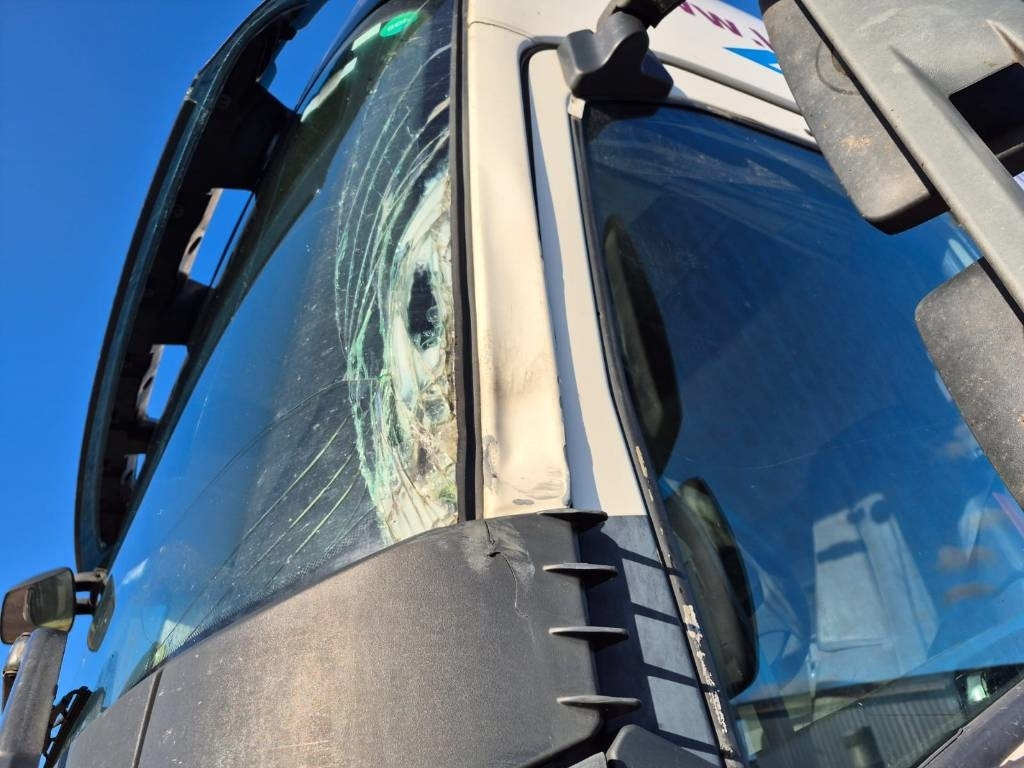 Volvo FH500 8x2 alusta - Kamion sa golom šasijom i zatvorenom kabinom: slika 5 Volvo FH500 8x2 alusta - Kamion sa golom šasijom i zatvorenom kabinom: slika 5