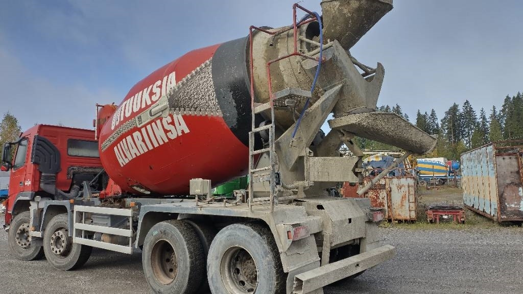 Volvo FM9 8x4 full steel,manual, mixer - Kamion cisterna: slika 3 Volvo FM9 8x4 full steel,manual, mixer - Kamion cisterna: slika 3