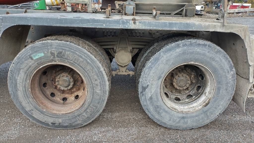 Volvo FM9 8x4 full steel,manual, mixer - Kamion cisterna: slika 5 Volvo FM9 8x4 full steel,manual, mixer - Kamion cisterna: slika 5