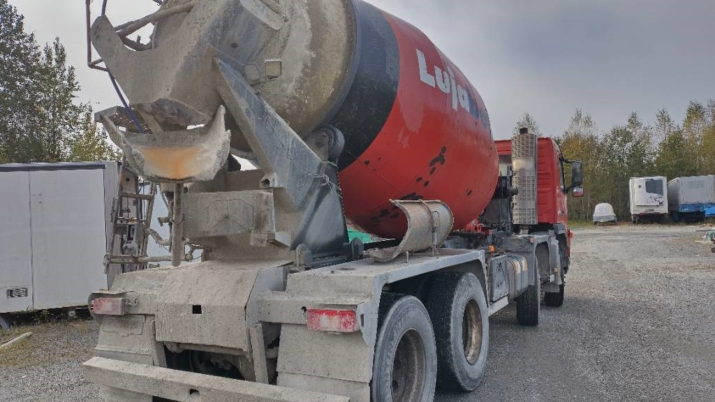 Volvo FM9 8x4 full steel,manual, mixer - Kamion cisterna: slika 4 Volvo FM9 8x4 full steel,manual, mixer - Kamion cisterna: slika 4