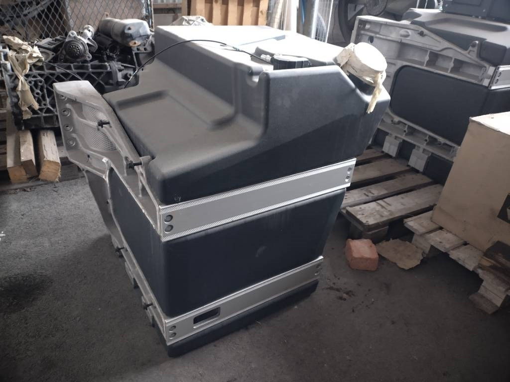 Volvo Polttoaine tankki 2+2 - Ram/ Šasija za Kamion: slika 1 Volvo Polttoaine tankki 2+2 - Ram/ Šasija za Kamion: slika 1