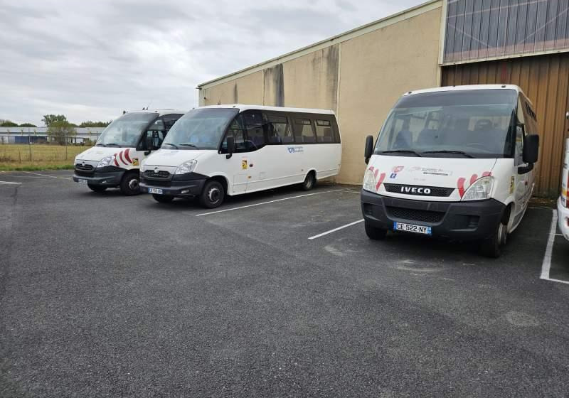 Irisbus WING / 34 MIEJSCA/ KLIMA DLA KIEROWCY/ 3 SZTUKI - Minibus, Putnički kombi: slika 1 Irisbus WING / 34 MIEJSCA/ KLIMA DLA KIEROWCY/ 3 SZTUKI - Minibus, Putnički kombi: slika 1