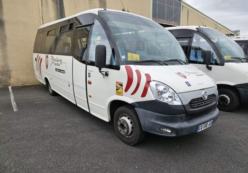 Irisbus WING / 34 MIEJSCA/ KLIMA DLA KIEROWCY/ 3 SZTUKI - Minibus, Putnički kombi: slika 4 Irisbus WING / 34 MIEJSCA/ KLIMA DLA KIEROWCY/ 3 SZTUKI - Minibus, Putnički kombi: slika 4