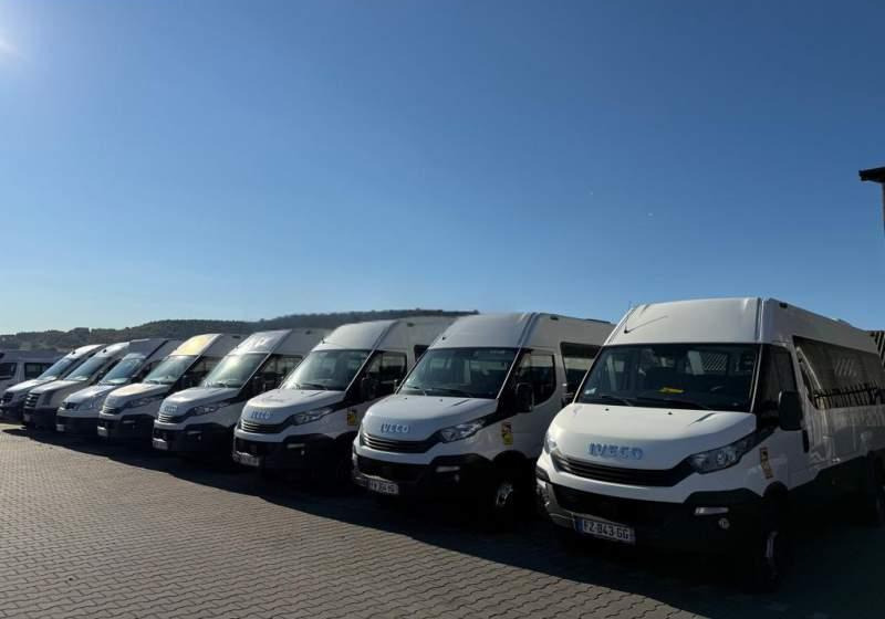 Iveco DAILY / CRAFTER / SPRINTER / WING / 23 MIEJSCA - Minibus, Putnički kombi: slika 1 Iveco DAILY / CRAFTER / SPRINTER / WING / 23 MIEJSCA - Minibus, Putnički kombi: slika 1