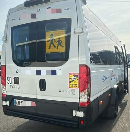 Iveco DAILY/ SPROWADZONE / 2X KLIMA / TV / 108 000 KM - Minibus, Putnički kombi: slika 2 Iveco DAILY/ SPROWADZONE / 2X KLIMA / TV / 108 000 KM - Minibus, Putnički kombi: slika 2