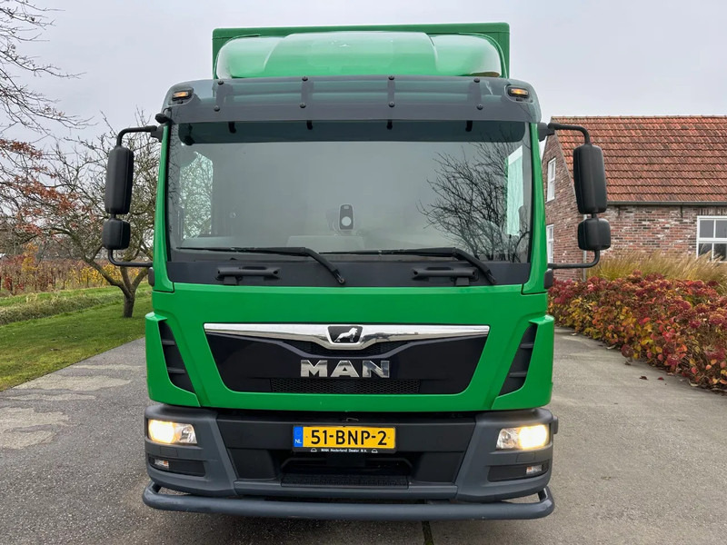 MAN TGL 10.180 / NL TRUCK / EURO6 / BOX+LIFT+SIDE DOOR / LOW KM / TOP!! - Kamion sa zatvorenim sandukom: slika 2 MAN TGL 10.180 / NL TRUCK / EURO6 / BOX+LIFT+SIDE DOOR / LOW KM / TOP!! - Kamion sa zatvorenim sandukom: slika 2