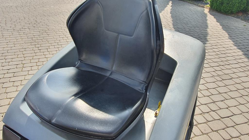 Industrijska mašina za metenje KÄRCHER KM 100/100 R Bp: slika 11