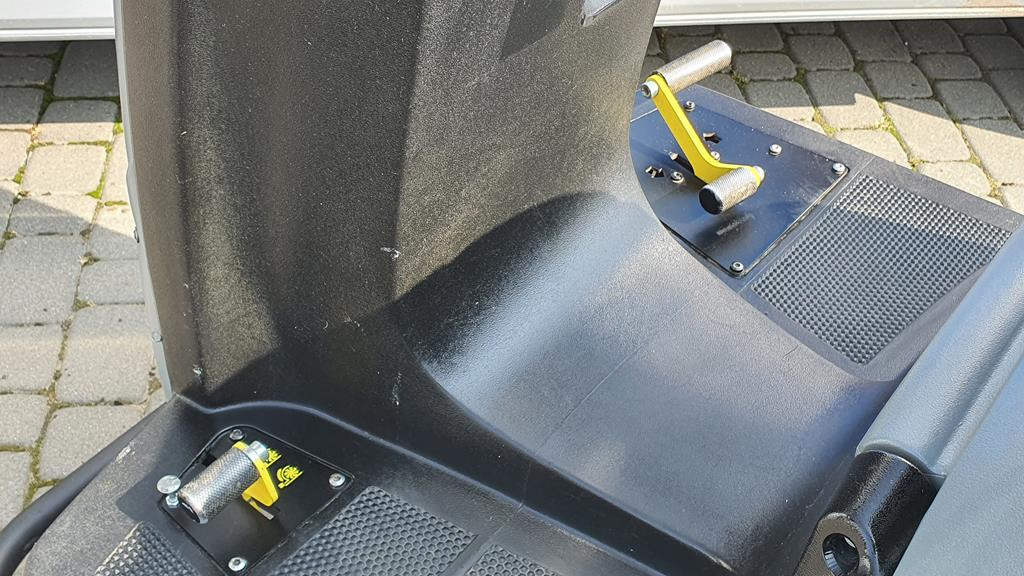 Industrijska mašina za metenje KÄRCHER KM 100/100 R Bp: slika 10