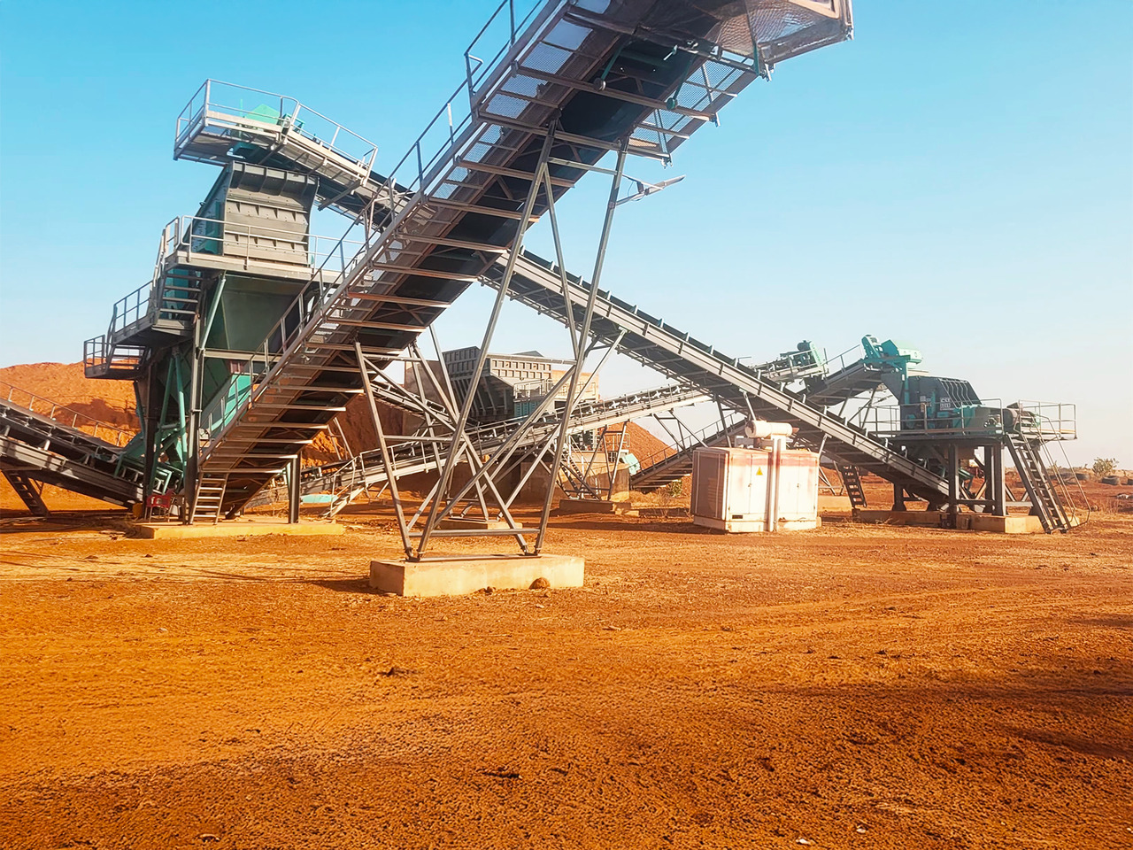 Constmach Installation Stationnaire De Concassage De Pierres De Basalte 250-300 Tph - Drobilica: slika 3 Constmach Installation Stationnaire De Concassage De Pierres De Basalte 250-300 Tph - Drobilica: slika 3