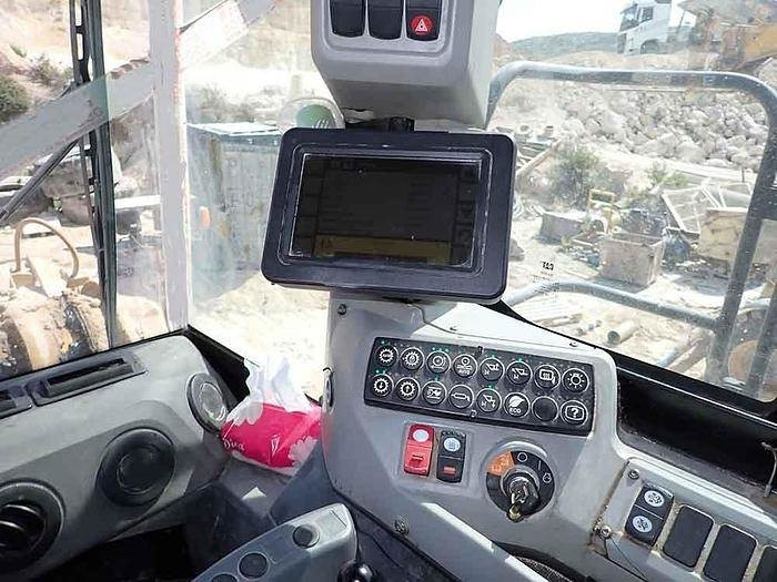 Utovarivač točkaš CAT 988K: slika 19 Utovarivač točkaš CAT 988K: slika 19