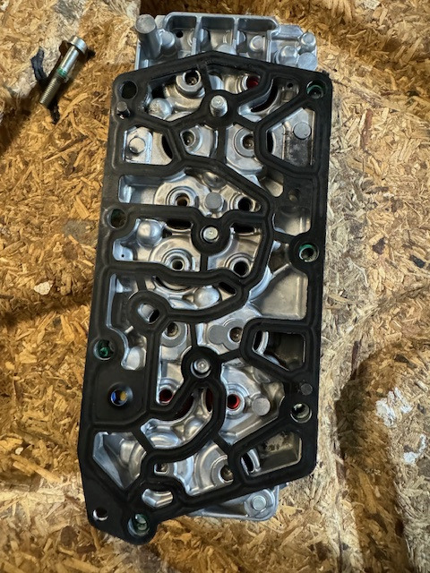 ZF Ventilblock TRAXON Getriebe 0501330550 - Menjač i delovi za Kamion: slika 5 ZF Ventilblock TRAXON Getriebe 0501330550 - Menjač i delovi za Kamion: slika 5