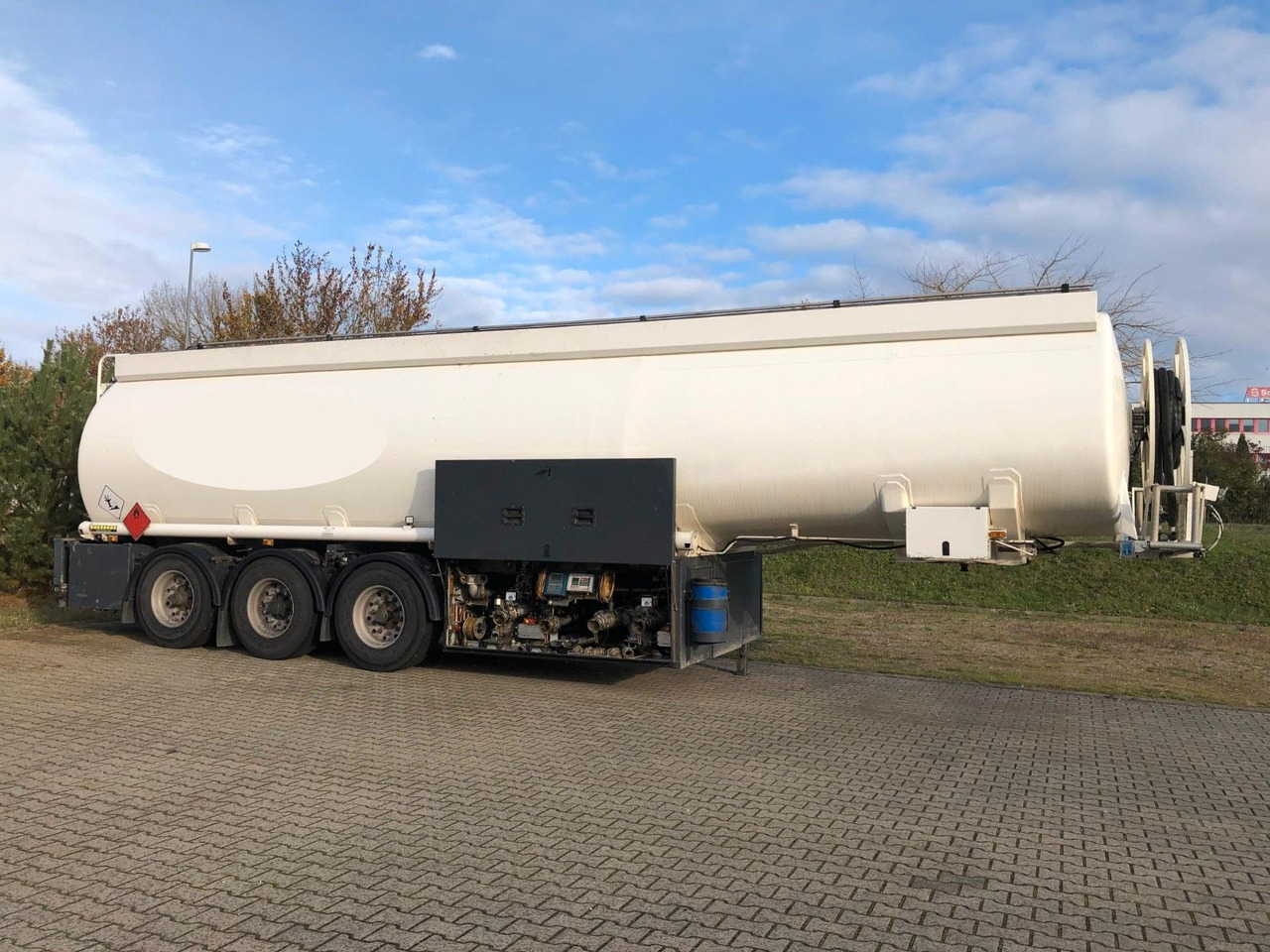 ROHR TAL-A-ZE 4Kammern*ADR*BENZIN*DIESEL*HEIZÖL - Poluprikolica cisterna: slika 3 ROHR TAL-A-ZE 4Kammern*ADR*BENZIN*DIESEL*HEIZÖL - Poluprikolica cisterna: slika 3