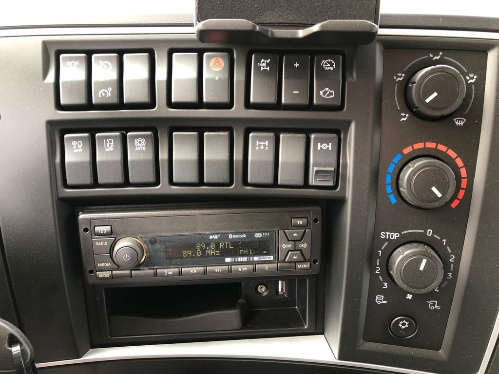Kamion sa tovarnim sandukom Renault D 10.210 Klima*PTO*Motor Bremse*Blatt Federung: slika 12