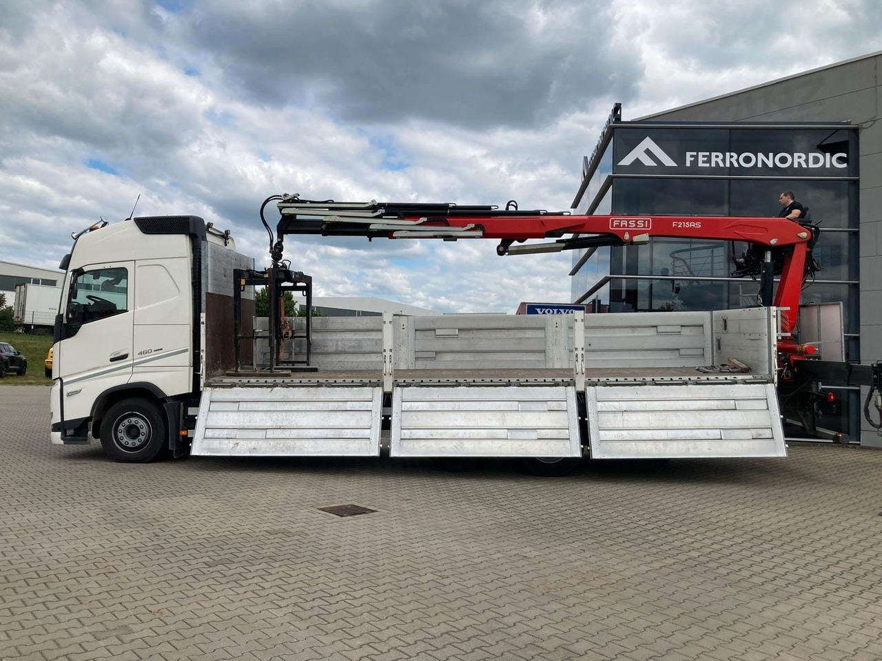 Volvo FH460 8x2 TRIDEM VLA&NLA gelenkt*FASSI F215AS.24 - Kamion sa dizalicom: slika 3 Volvo FH460 8x2 TRIDEM VLA&NLA gelenkt*FASSI F215AS.24 - Kamion sa dizalicom: slika 3