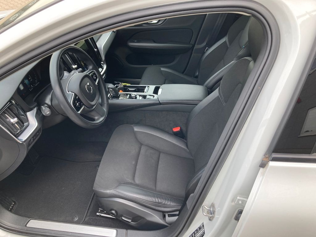 Volvo V60 T6 AWD R-Design Expression Recharge Plug-In Volvo V60 T6 AWD R-Design Expression Recharge Plug-In - Karavan: slika 5 Volvo V60 T6 AWD R-Design Expression Recharge Plug-In Volvo V60 T6 AWD R-Design Expression Recharge Plug-In - Karavan: slika 5