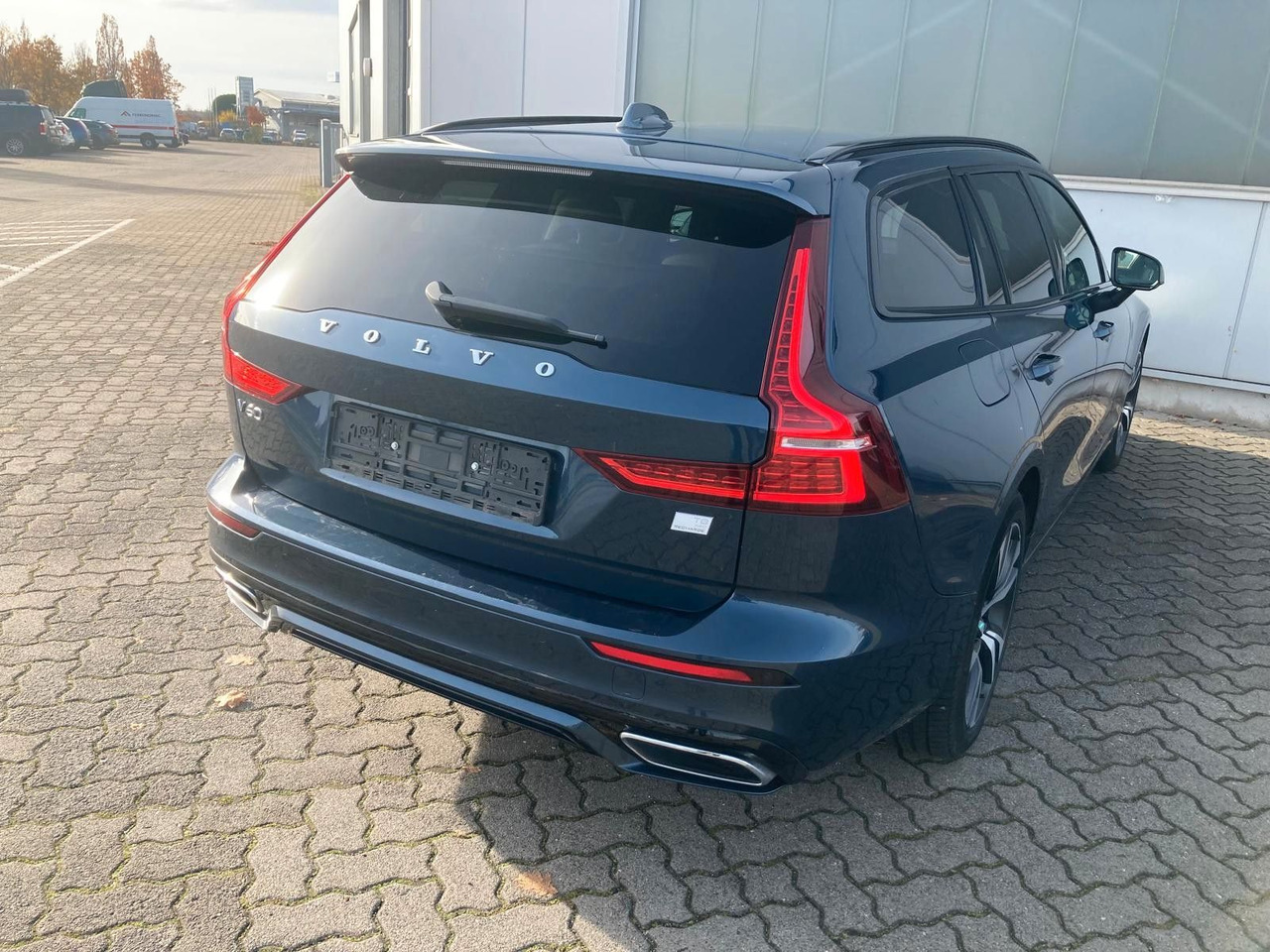 Volvo V60 T8 R Design Recharge Plug-In Hybrid AWD - Karavan: slika 4 Volvo V60 T8 R Design Recharge Plug-In Hybrid AWD - Karavan: slika 4