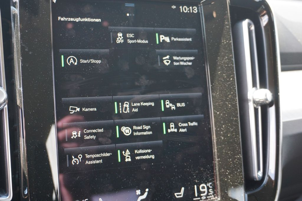 SUV Volvo XC 40 T3 Momentum Pro 2WD: slika 11