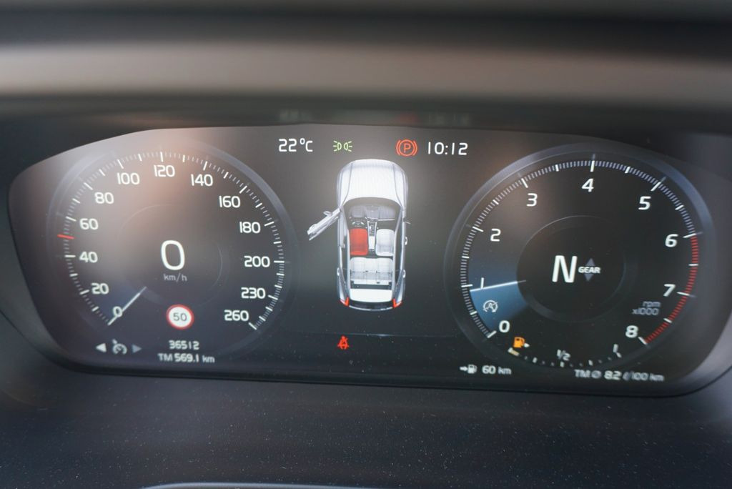 SUV Volvo XC 40 T3 Momentum Pro 2WD: slika 7