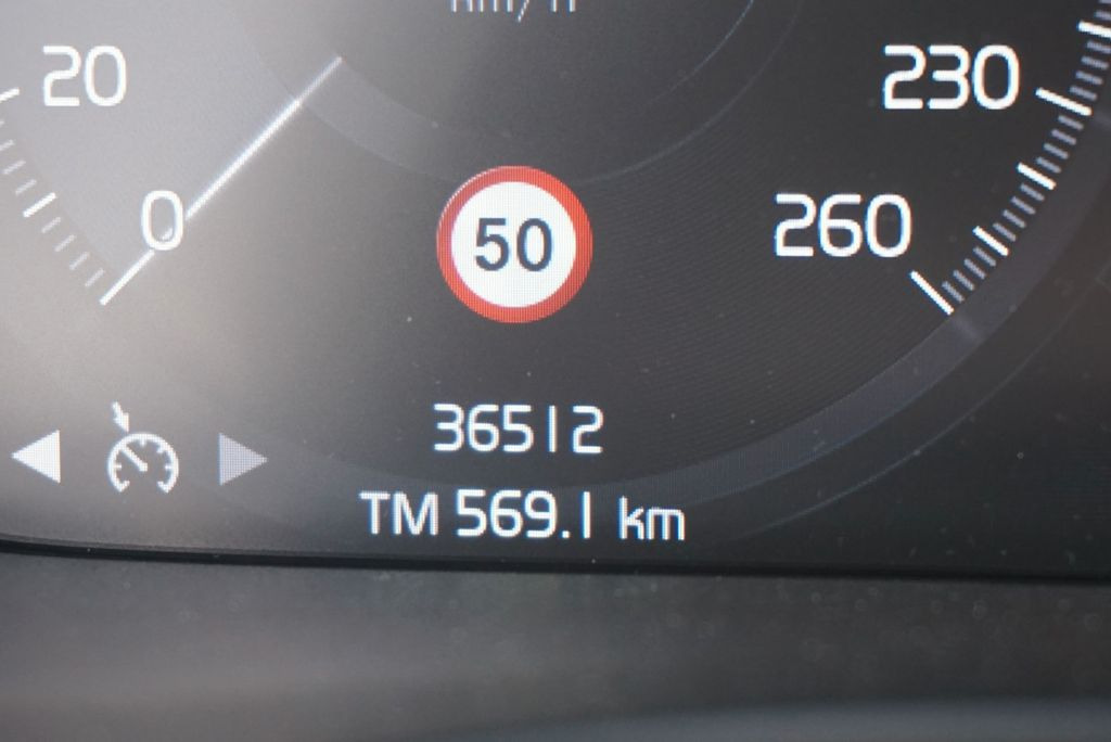 SUV Volvo XC 40 T3 Momentum Pro 2WD: slika 8