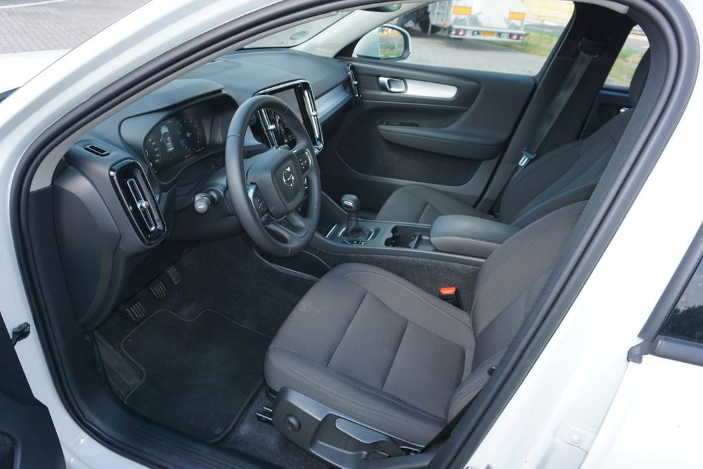 SUV Volvo XC 40 T3 Momentum Pro 2WD: slika 6