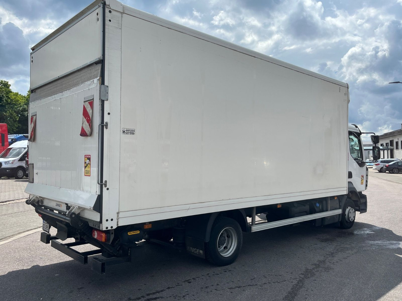 Renault D7.5 210 Kofferaufbau mit LBW - Dostavno vozilo sa zatvorenim sandukom: slika 4 Renault D7.5 210 Kofferaufbau mit LBW - Dostavno vozilo sa zatvorenim sandukom: slika 4