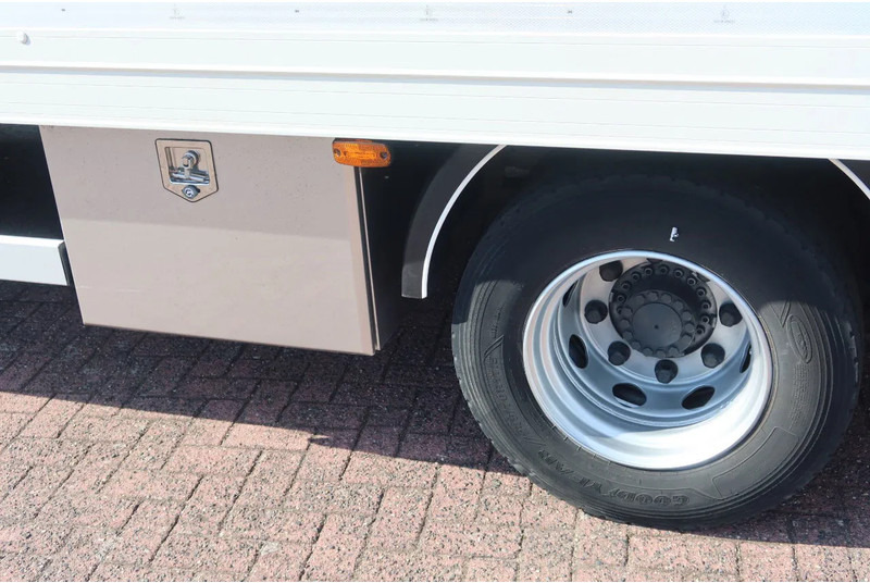 DAF LF 210 FA Bakwagen + Dhollandia 2000 kg klep extra accu set, 3x bindrail + stang. - Kamion sa zatvorenim sandukom: slika 5 DAF LF 210 FA Bakwagen + Dhollandia 2000 kg klep extra accu set, 3x bindrail + stang. - Kamion sa zatvorenim sandukom: slika 5