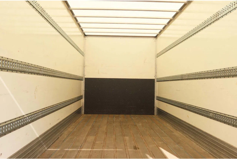 DAF LF 210 FA Bakwagen + Dhollandia 2000 kg klep extra accu set, 3x bindrail + stang. - Kamion sa zatvorenim sandukom: slika 4 DAF LF 210 FA Bakwagen + Dhollandia 2000 kg klep extra accu set, 3x bindrail + stang. - Kamion sa zatvorenim sandukom: slika 4