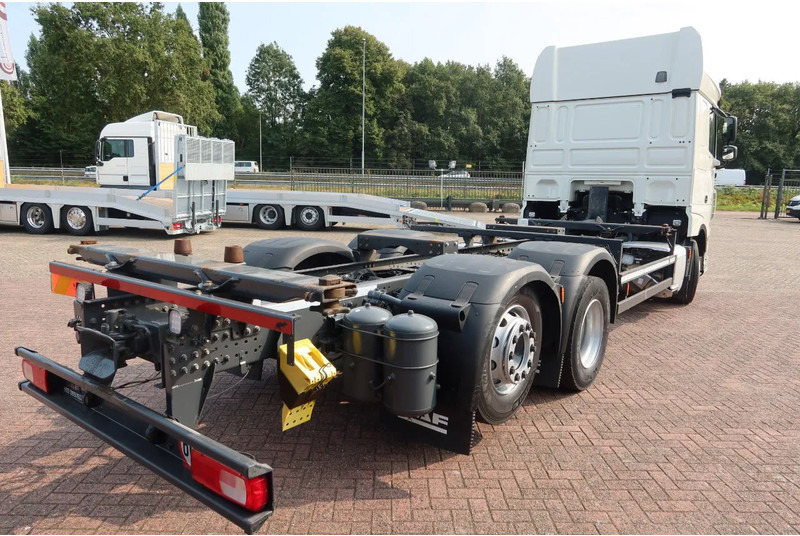 DAF XF 106.480 BDF Super Space CAb 6X2 FAN - Kamion sa golom šasijom i zatvorenom kabinom: slika 3 DAF XF 106.480 BDF Super Space CAb 6X2 FAN - Kamion sa golom šasijom i zatvorenom kabinom: slika 3