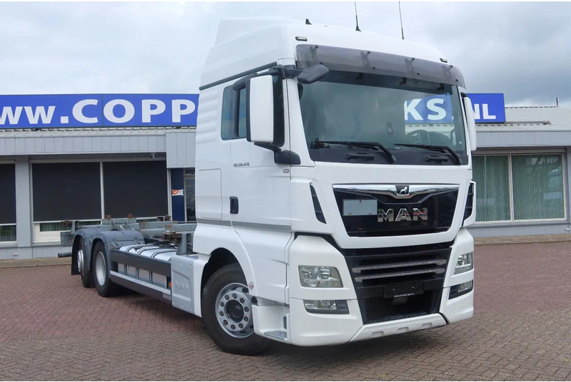MAN TGX 26.470 Wisselbare Opbouw/ Chassis - Kamion sa golom šasijom i zatvorenom kabinom: slika 2 MAN TGX 26.470 Wisselbare Opbouw/ Chassis - Kamion sa golom šasijom i zatvorenom kabinom: slika 2