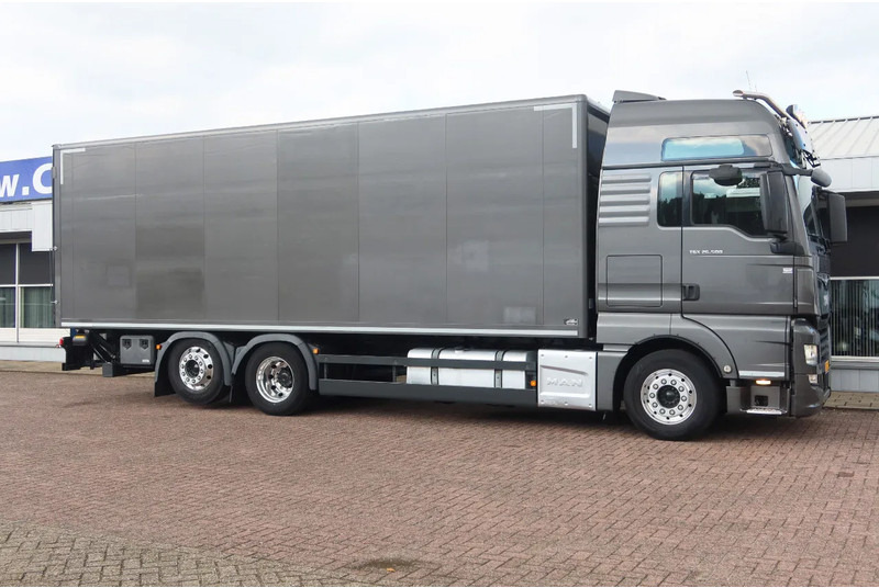 MAN TGX 26.500 6x2 Bak + Klep 3000 KG, FULL AIR SUSPENSION, SKY- LIGHTS. - Kamion sa zatvorenim sandukom: slika 2 MAN TGX 26.500 6x2 Bak + Klep 3000 KG, FULL AIR SUSPENSION, SKY- LIGHTS. - Kamion sa zatvorenim sandukom: slika 2