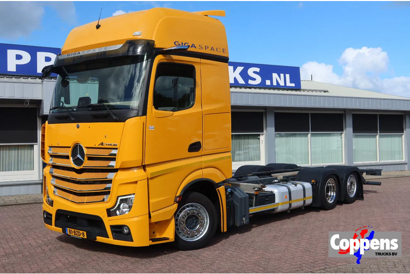 Mercedes-Benz Actros 2642 LL Giga Space Wisselbare opbouw/chassis cabine + lift as - Kamion za prevoz kontejnera/ Kamion sa promenjivim sandukom: slika 1 Mercedes-Benz Actros 2642 LL Giga Space Wisselbare opbouw/chassis cabine + lift as - Kamion za prevoz kontejnera/ Kamion sa promenjivim sandukom: slika 1