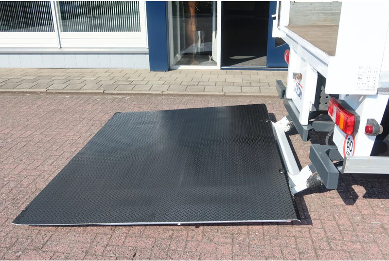 Kamion sa zatvorenim sandukom Mercedes-Benz Antos 2127 L Bak + klep 2000 kg Euro 6: slika 11