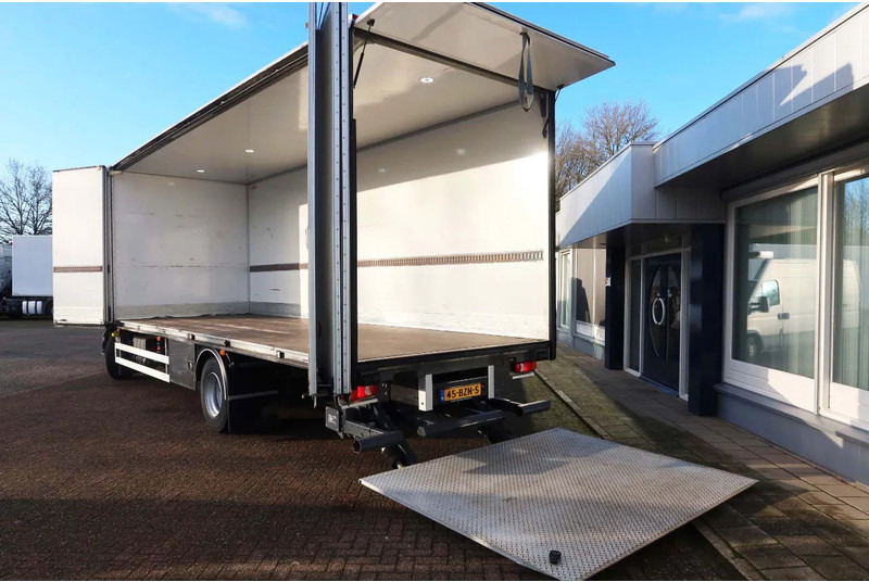 Renault D250 Bakwagen + Laadklep Deuren - Kamion sa zatvorenim sandukom: slika 4 Renault D250 Bakwagen + Laadklep Deuren - Kamion sa zatvorenim sandukom: slika 4