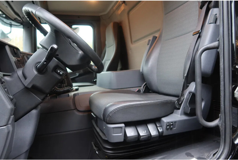 Scania P250 Bak+ Klep Dhollandia 1500 kg. Black line - Kamion sa zatvorenim sandukom: slika 5 Scania P250 Bak+ Klep Dhollandia 1500 kg. Black line - Kamion sa zatvorenim sandukom: slika 5