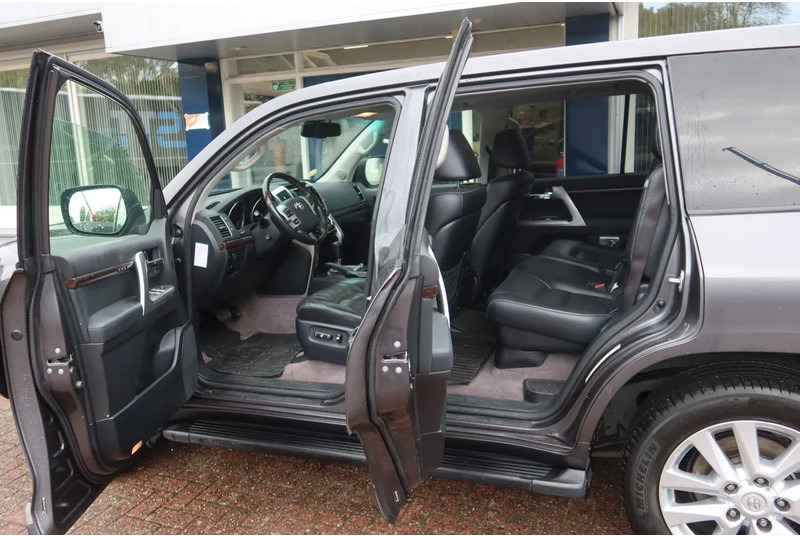 Toyota Land Cruiser V8 200 V8. 4.5D Executive. 7 Persoons. Luchtvering. Marge voertuig - Automobil: slika 3 Toyota Land Cruiser V8 200 V8. 4.5D Executive. 7 Persoons. Luchtvering. Marge voertuig - Automobil: slika 3