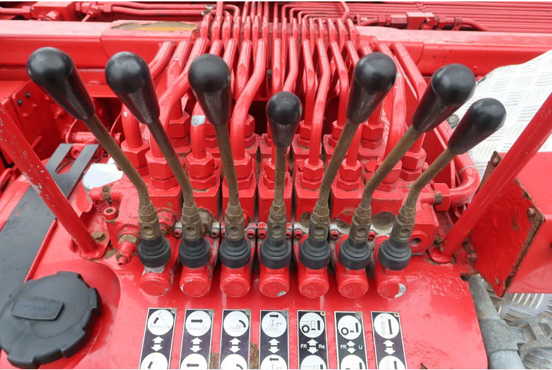 Volvo FH 460 Hooklift 8x2 Haakarm. 3x Steering axle - Kamion sa kablovskim sistemom: slika 4 Volvo FH 460 Hooklift 8x2 Haakarm. 3x Steering axle - Kamion sa kablovskim sistemom: slika 4