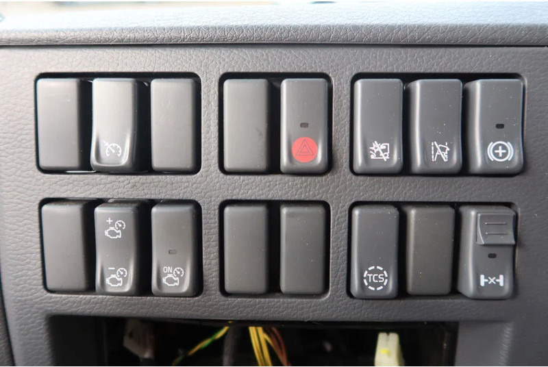 Kamion sa zatvorenim sandukom Volvo FL Bak + Dhollandia klep 2000 Kg: slika 14