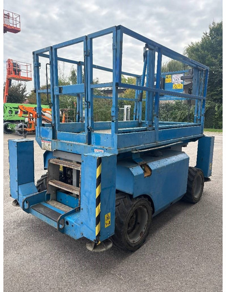 Genie GS 2668 RT 10m Diesel Scherenarbeitsbühne - Lift u obliku makaza: slika 4 Genie GS 2668 RT 10m Diesel Scherenarbeitsbühne - Lift u obliku makaza: slika 4