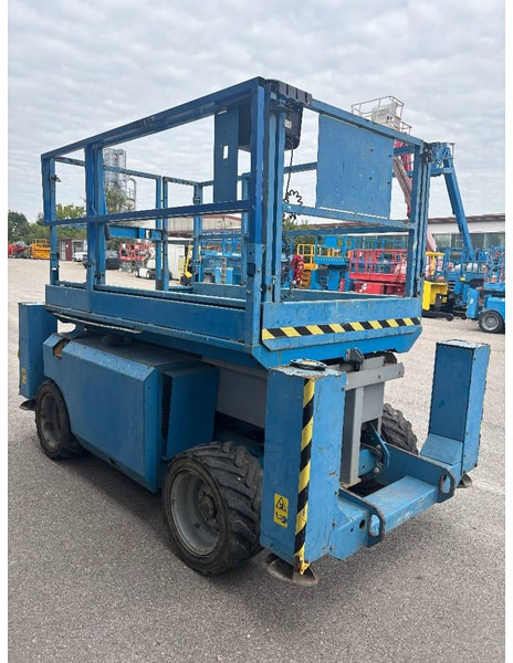 Genie GS 2668 RT 10m Diesel Scherenarbeitsbühne - Lift u obliku makaza: slika 5 Genie GS 2668 RT 10m Diesel Scherenarbeitsbühne - Lift u obliku makaza: slika 5
