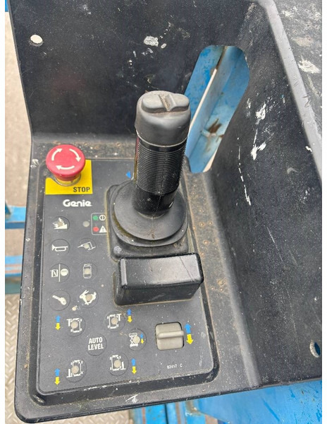 Lift u obliku makaza Genie GS 2668 RT 10m Diesel Scherenarbeitsbühne: slika 7