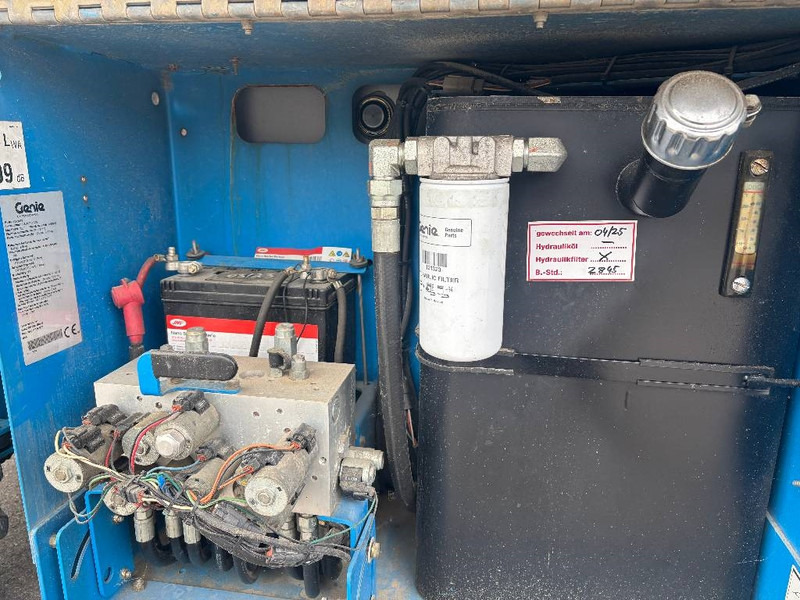 Lift u obliku makaza Genie GS 2668 RT 10m Diesel Scherenarbeitsbühne: slika 9
