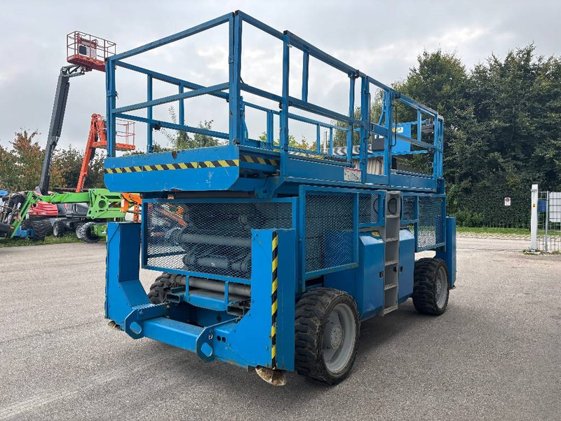 Genie GS 4390 RT 15,11m Diesel Scherenarbeitsbühne - Lift u obliku makaza: slika 3 Genie GS 4390 RT 15,11m Diesel Scherenarbeitsbühne - Lift u obliku makaza: slika 3