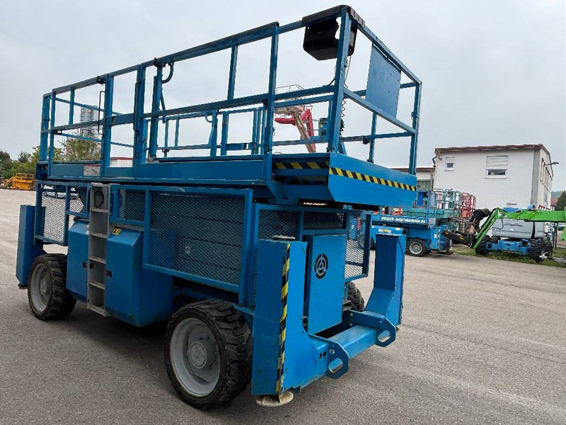 Genie GS 4390 RT 15,11m Diesel Scherenarbeitsbühne - Lift u obliku makaza: slika 4 Genie GS 4390 RT 15,11m Diesel Scherenarbeitsbühne - Lift u obliku makaza: slika 4