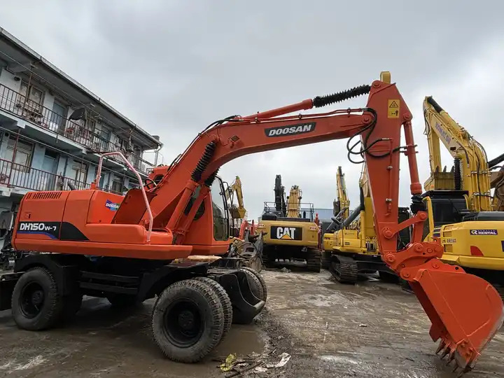 15ton Used Wheel Excavator Doosan Dh150w-7 Made In Korea For Sale With Original Good Running Condition In Shanghai - Bager točkaš: slika 2 15ton Used Wheel Excavator Doosan Dh150w-7 Made In Korea For Sale With Original Good Running Condition In Shanghai - Bager točkaš: slika 2