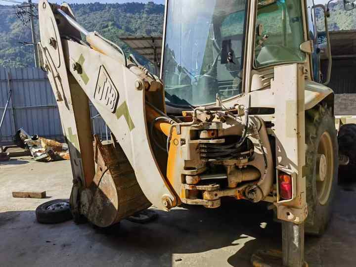 Backhoe loader JCB 3CX 4*4 tlb loader UKmade, used cheap JCB 3CX retro loader and digger - Bager utovarivač: slika 2 Backhoe loader JCB 3CX 4*4 tlb loader UKmade, used cheap JCB 3CX retro loader and digger - Bager utovarivač: slika 2