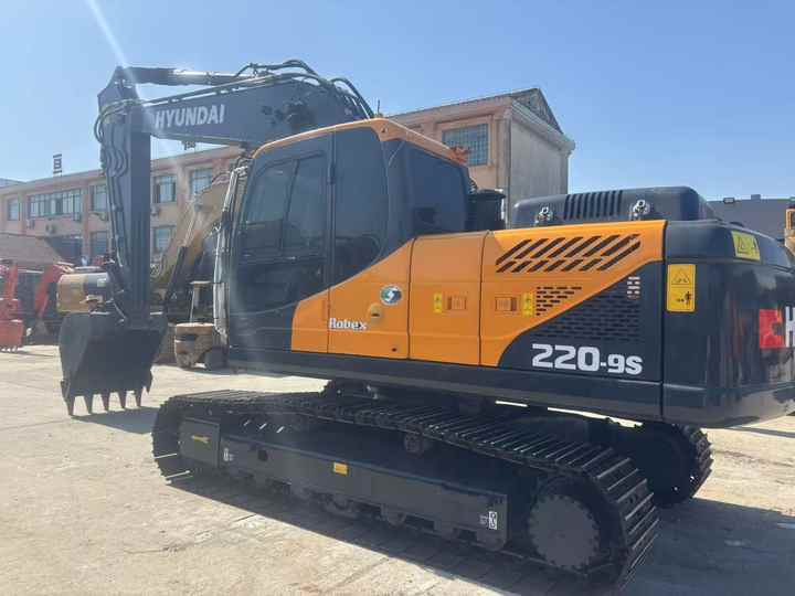 Cheap Price Original Used Hyundai 220 Excavator Hyundai 220LC-9s 220lc Excavator for Sale in Stock Secondhand Digger - Bager: slika 2 Cheap Price Original Used Hyundai 220 Excavator Hyundai 220LC-9s 220lc Excavator for Sale in Stock Secondhand Digger - Bager: slika 2