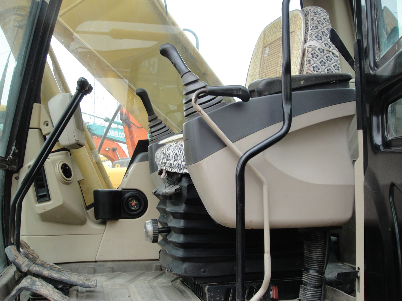 Construction Heavy Machinery Cat 320CL 20 ton Excavator Machine CAT CAT320CL in stock - Bager guseničar: slika 2 Construction Heavy Machinery Cat 320CL 20 ton Excavator Machine CAT CAT320CL in stock - Bager guseničar: slika 2
